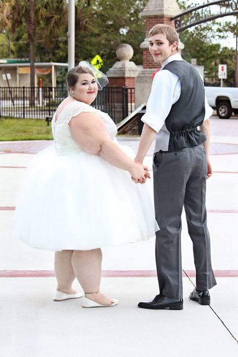 such a cute couple Fat Bride, Plus Size Brides, Choreography Dance, Summer Dresses For Wedding Guest, Big Girl Fashion, Jazz Dance, Hottie Women, Wedding Guest Outfit Summer, Contemporary Dance