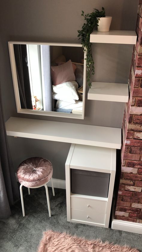 Dressing Table Diy, Small Space Storage Bedroom, Bedroom Storage For Small Rooms, Zimmer Diy, Diy Bedroom Storage, Hiasan Bilik Tidur, Makeup Room Decor, Table Diy, Redecorate Bedroom