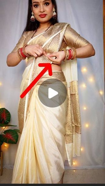 New Sarees 2024, Simple Blouse Design For Silk Saree, 90s Saree Look, Open Pallu Saree Draping, Off Saree Designs, Sidha Pallu Saree Style, Open Pallu Saree Style, Off Saree Models, Saree Wrapping Ideas