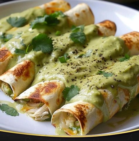 Avocado Sauce For Chicken, Dinner Ideas With Avocado, Avocado Enchilada Sauce, Avocado Dinner, Chicken And Avocado Recipes, Creamy Spinach Enchiladas, Avocado Dinner Recipes, Creamy Avocado Chicken, Chicken Avocado Recipes