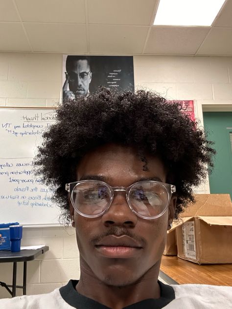 Black Men Glasses Style, Black Guy With Glasses, Black Men Glasses, Black Men With Glasses, Black Guys With Glasses, Nerdy Black Guy, Black Man Glasses, Black Man With Glasses, Guys With Glasses