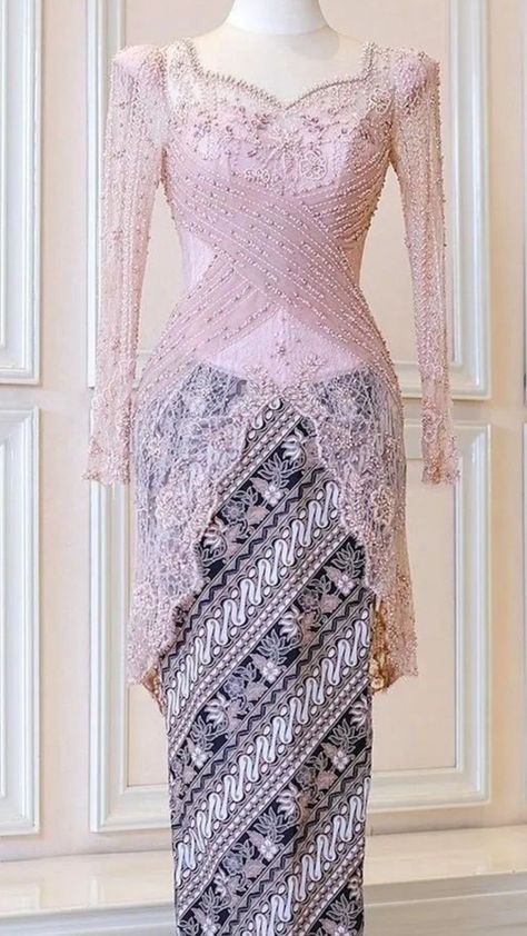 Kebaya Engagement Hijab, Renda Kebaya, Kebaya Simple, Model Dress Kebaya, Braidsmaid Dresses, Kebaya Lace, Batik Dress Modern, Kebaya Wedding, Kebaya Modern Dress