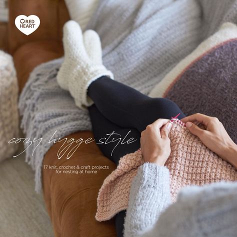 Hygge Yarn, Digital Bookshelf, Hygge Ideas, Cable Knit Socks, Cable Knit Throw, Cozy Hygge, Hygge Style, Easy Knit, Hygge Home