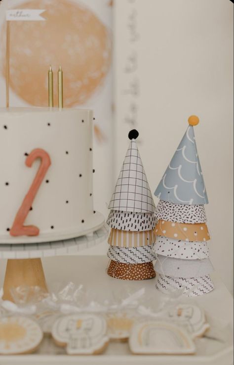 Minimal 1st Birthday Party, Boho First Birthday Boy, Simple First Birthday Boy, Neutral Birthday Party Themes, Baby First Birthday Theme, Minimal First Birthday, Simple Baby Birthday, Traditional Birthday Party, Party Animal Birthday Theme