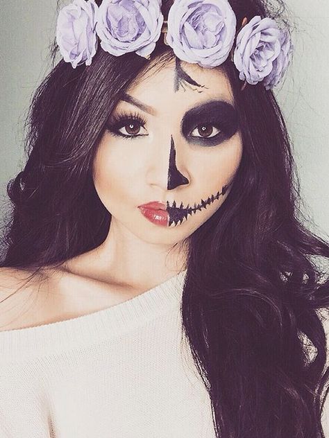 Día de muertos makeup Half Face Halloween Makeup, Halloween Makeup Diy Easy, Halloween Makeup Sugar Skull, Meme Costume, Halloween Make-up Looks, Diy Halloween Makeup, Sugar Skull Halloween, Halloween Makeup Diy, Skeleton Makeup