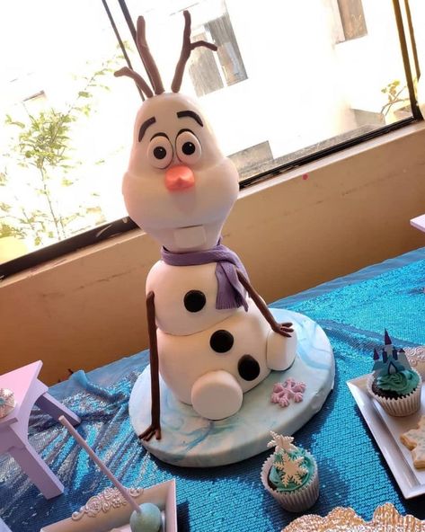 15 Icy Cool Olaf Cake Ideas & Designs Olaf Smash Cake, Olaf Cake Ideas, Olaf Frozen Cake, Olaf Birthday Cake, Olaf Cake, Olaf Birthday, Birthday Cake Designs, Frozen Cake, Fashion Cakes