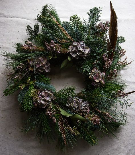 Hydrangea, heather and feather wreath tutorial Wreath With Feathers, Natural Christmas Wreaths, Winter Door Decorations, Feather Wreath, Christmas Wreaths & Garlands, Foliage Wreath, Winter Door, Natural Christmas, Christmas Greenery