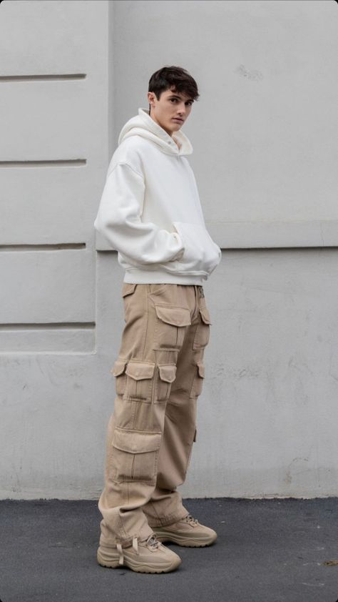 Beige Cargos Outfits Men, Pantalon Cargo Outfits Hombre, Jeans Outfit Men Street Style, Cargo Trousers Outfit Men, Beige Cargo Pants Outfit Men, Cargo Street Style, Cargo Pants Men Outfit, Mens Cargo Pants Outfit, Cargo Pants Back