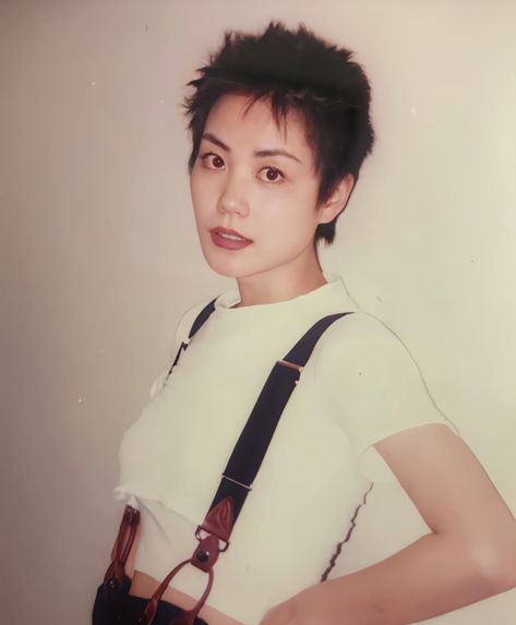 Faye Wong Hair, Faye Wong Short Hair, Faye Wong 90s, Faye Wong, Weird Girl, Hair Reference, Chinese Actress, Pixie Haircut, Hair Inspo