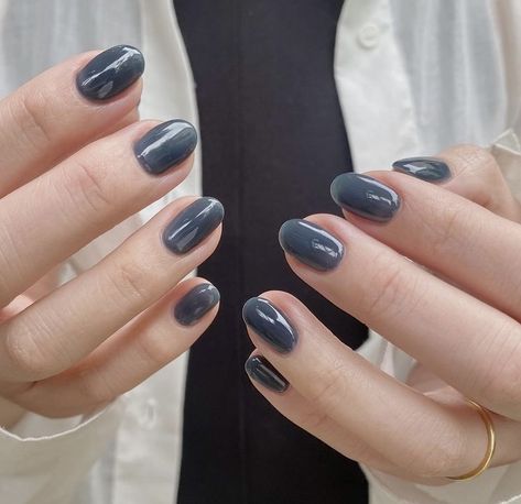 Cute Short Acrylic Nails Korean, Korean Minimalist Nails, Short Nail Designs Dark Colors, Nail Art Dark Colors, Dark Gel Nails Short, Dark Nail Inspiration, Nailart Short Nails, Gel Nails Korean, Short Nails Dark