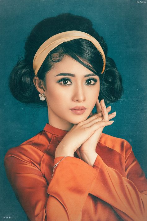 60’s Makeup, Vintage Myanmar, Myanmar Art, Visual Branding, Online Game, Real Girls, Girls Cartoon Art, 인물 사진, Strike A Pose