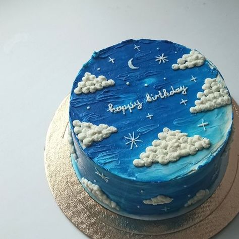 Sky Cake Design, Sky Cake Cloud, Sky Themed Birthday Party, Cloud Cake Design, Cloud Themed Cake, Cloud Nine Birthday Cake, Sky Theme Cake, Cloud Cake Ideas, Clouds Birthday Cake