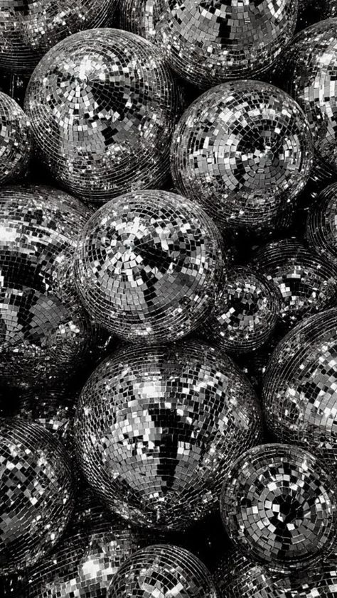 Liquid Wallpaper, Good Wallpapers, Pictures Of Beautiful Places, Metallic Liquid, Ball Aesthetic, Taken Pictures, Illustration Photo, Disco Balls, Wallpaper For Your Phone