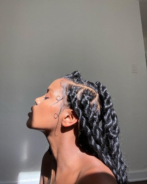 Senegalese Twist Hairstyles, Unique Hair Clip, Passion Twists, Twist Braid Hairstyles, Braided Hairstyles For Black Women, Twist Braids, Twist Hairstyles, Afro Hairstyles, Aesthetic Hair