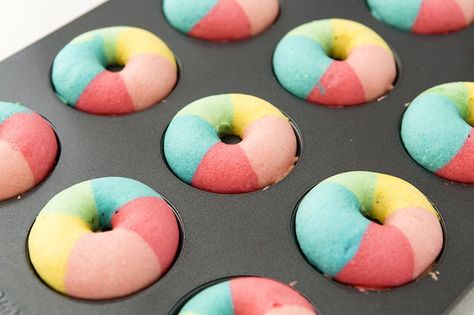 Unicorn Toast, Donut Decorating Ideas, Rainbow Donut, Lucky Charms Marshmallows, Magically Delicious, Diy Donuts, Dessert Items, Mini Doughnuts, Donut Decorations