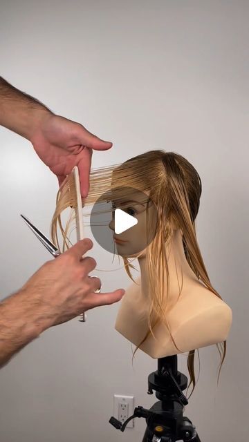 Kenra Professional on Instagram: "🦋 HOW TO: Create BUTTERFLY LAYERS with a SIDE PART! With the talented @myguiltycrown! 🦋 "The key is to place your part in first, then cut the layers. Match the layers visually on the shallow side of the part. You can leave it longer if you don’t want to have side bangs, just cut your front portion at a longer length." Styled using @kenraprofessional Pearl Detangler and Volume Mist 2! #kenraprofessional #haircut #hairstyles #butterflycut #layeredhair #haircutting #hairtutorial" Butterfly Cut Side Part, Butterfly Haircut Side Part, Side Part Layered Hair, Waterfall Hair, Layered Side Bangs, Butterfly Layers, Waterfall Hairstyle, Side Parting, Side Part Hairstyles