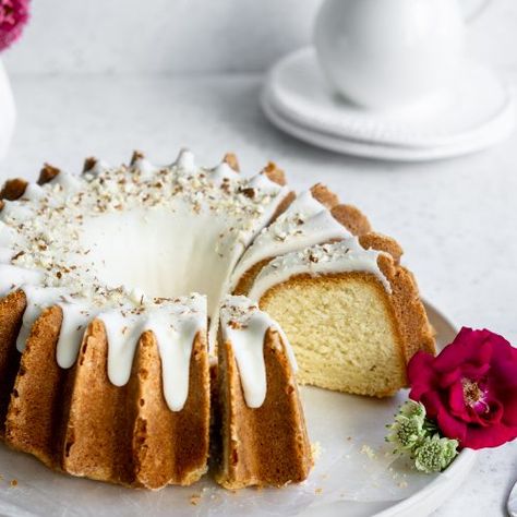 Almond Cake with Amaretto Glaze - Pina Bresciani Almond Bundt Cake, Amaretto Cake, Glaze For Cake, Boozy Desserts, Almond Flavor, Almond Cake, Savory Pie, Pie Tart, Almond Cakes