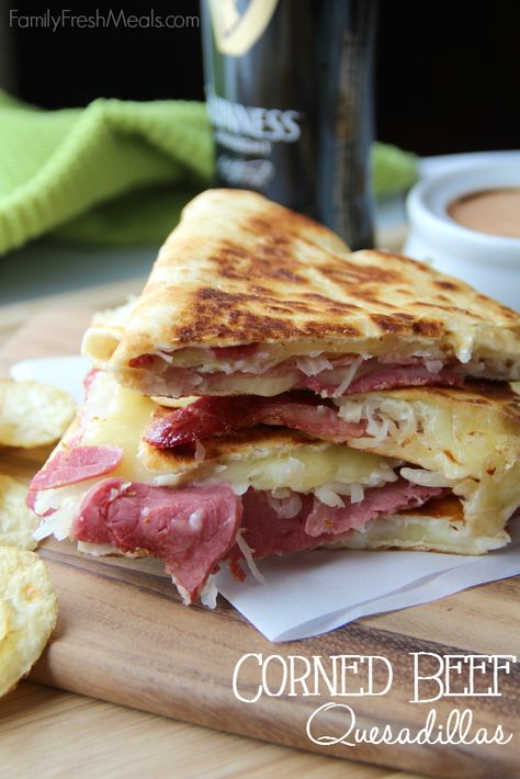 These Corned Beef and Cabbage Quesadillas are the perfect way to use up any corned beef leftover you have from your big St. Patrick's day feast. YUMMY! Bread Meals, Beef Quesadillas, Hanger Steak, Corned Beef And Cabbage, Beef And Cabbage, Corned Beef Recipes, Fresh Meals, Pork Chicken, St Patricks Day Food