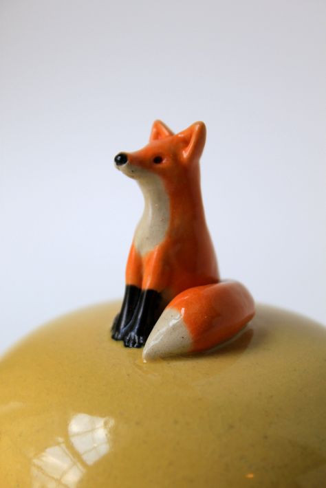 Fox Clay Sculpture Easy, Clay Fox Sculpture, Ceramic Fox Sculpture, Fox Ceramics Pottery, Fox Clay Sculpture, Clay Fox Easy, Fox Polymer Clay, Cute Clay Animals, Pottery Fox