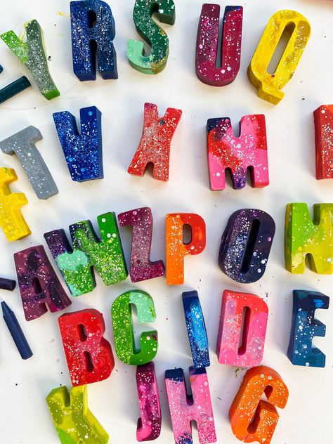 Easy DIY Crayons (2024) How To Make Crayon Letters, Crayon Letters Diy, Crayon Letters, Homemade Crayons, Crayon Molds, Letter D Crafts, Crayon Letter, Making Crayons, Seasonal Printables