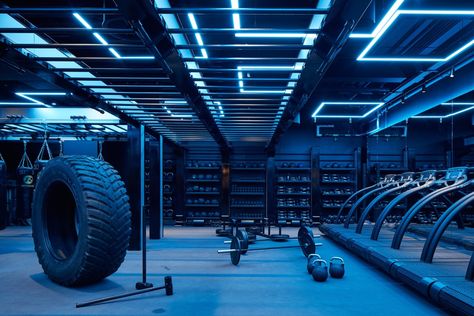 MY LONDON WORKOUT GUIDE - JULIET ANGUS Blue Gym Aesthetic, Boxing Gym Design, Fitness Design Gym, Gym Architecture, Fitness Center Design, Boutique Gym, Gym Lighting, Dream Gym, Dream Home Gym