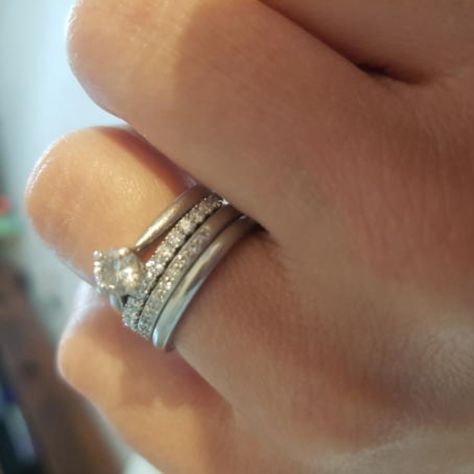 How to Wear Wedding, Engagement and Eternity Rings Engagement Ring Selfie, Simple Beach Wedding Ideas, Stacking Rings Wedding, Gold Stacking Rings Wedding, Simple Beach Wedding, Activities For Wedding, Ring Selfie, Gold Diamond Wedding Rings, Gold Stacking Rings