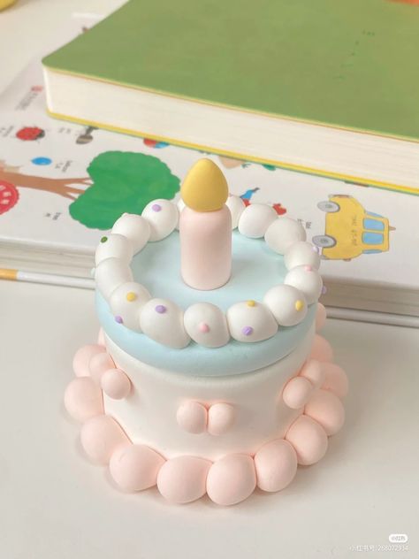 Fimo Kawaii, Clay Idea, Clay Crafts For Kids, Diy Air Dry Clay, Mini Cakes Birthday, Tanah Liat, Clay Diy Projects, Simple Birthday Cake, Cake Craft