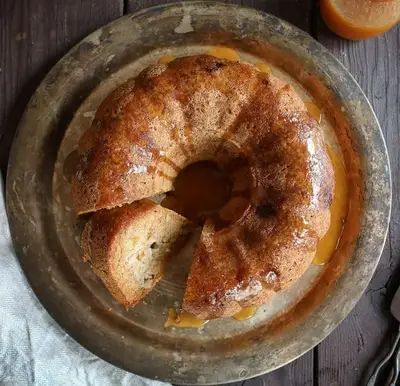 Easy Hanukkah Recipes: Latkes, Babka, Challah, And More Apple Bundt Cake Recipes, Apple Dessert Recipes Easy, Apple Bundt Cake, Hanukkah Food, Apple Recipes Easy, Cake Video, I Am Baker, Caramel Glaze, Apple Dessert Recipes