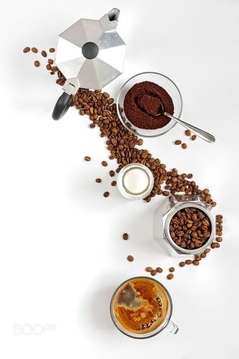 Types Of Coffee Beans, Types Of Coffee, Coffee Shot, Coffee Bean Grinder, Coffee Grinds, Moka Pot, Coffee Pictures, Coffee Photos, Gourmet Coffee