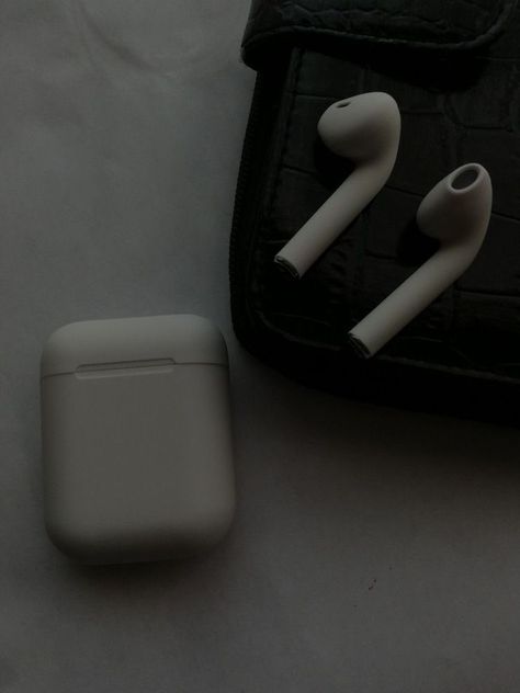 Airpods Aesthetic Dark, Airpods Music Aesthetic, Airpods 2 Aesthetic, Music Aesthetic Headphones, Music Gcse, Aesthetic Earphones, Army Tumblr, Agggtm Series, Airpods Headphones