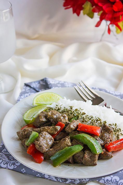 Beef Liver Stir Fry, in this post I teach you how to cook a tender flavorful liver with few tips on cleaning it too. Recipe here: http://www.munatycooking.com/2017/01/beef-liver-stir-fry.html Chinese Liver Recipe, Liver Stir Fry, Lachcha Paratha, Liver And Onions, Liver Recipes, Chinese Recipe, Hearty Comfort Food, Stir Fry Recipe, Paleo Beef