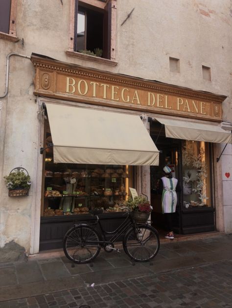 Italian Bakery Shop, Bakery With Plants, European Bakery Aesthetic, Italian Bakery Aesthetic, Bakery Italy, Italy Coffee Shop, Bakery Architecture, Shops In Italy, Italian Pastry Shop