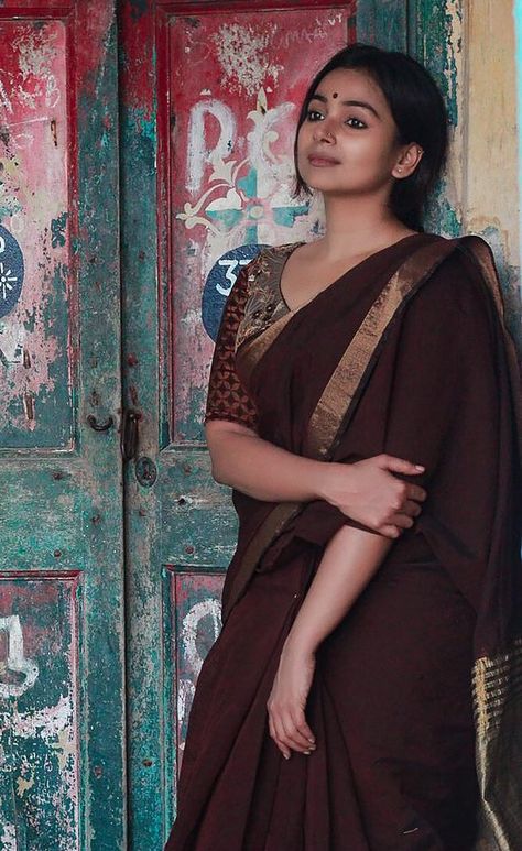 Mrudula Murali Latest Clicks. Indian Dress Poses, Patriots Painting, Anna Rajan, Saree Shoot, Movies List, Saree Poses, Indian Photoshoot, Self Portrait Poses, Saree Photoshoot