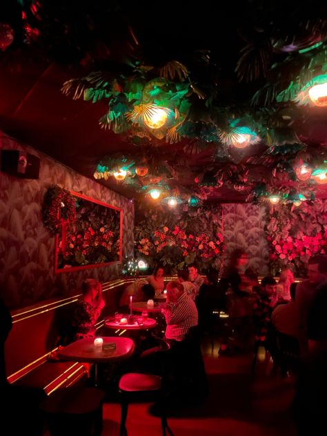 #bar #barcelona #goingout Vampire Club, Hifi Bar, Barcelona Bars, Bar Scene, Bar Interior Design, Tapas Bar, Dive Bar, Bar Interior, 1st Year