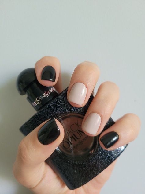 Dressy Black Nails, Gel Mani Short Nails Black, Taupe And Black Nails, Nails Black And Beige, Black And Beige Nails Short, Cream Black Nails, Black Tan Nails, Professional Black Nails, Fall Gel Nails Black