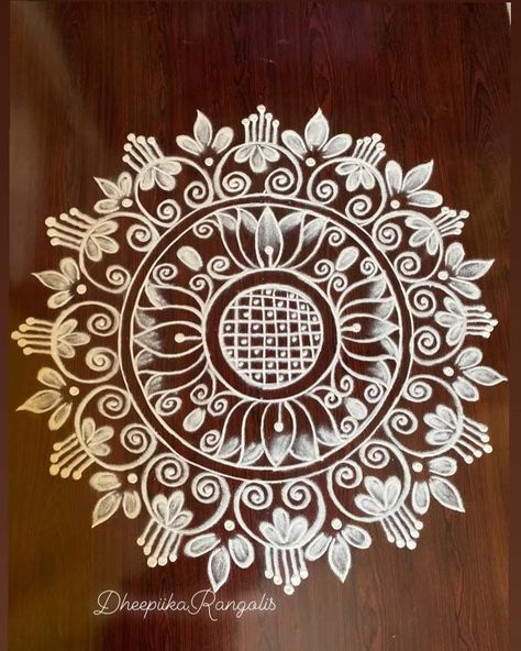 Big Kolam Designs, Jhooti Designs, Color Kolam Rangoli Designs, Rangoli Designs With Paint, Sankranthi Rangoli Designs Latest, Rangoli Kolam Designs Simple, Alpona Painting, Mandala Rangoli, Sankranthi Muggulu