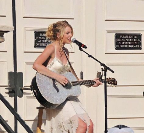 Taylor Swift, Swift, A Woman, Guitar, White, Instagram