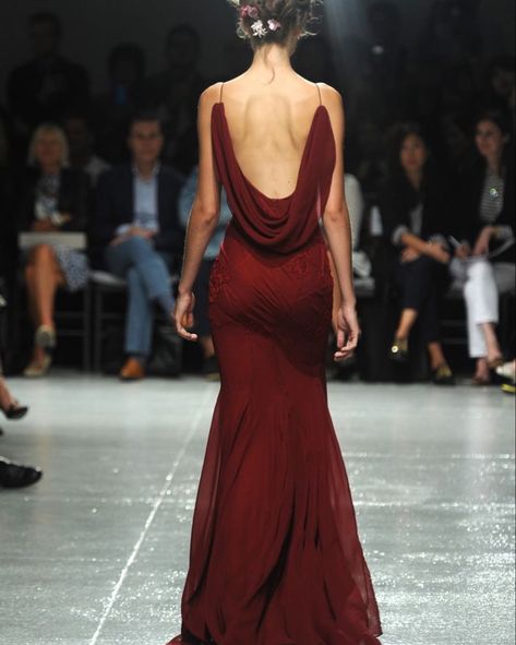 Red Backless Dress Aesthetic, Revenge Dress Aesthetic, Elegant Backless Dress, Revenge Dress, Red Backless Dress, Gilded Glamour, Zac Posen Dress, Aphrodite Aesthetic, Runway Gowns