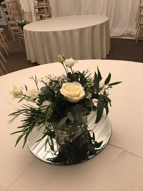 Wedding Centrepiece Round Table, Glass Table Centerpieces, Square Vase Centerpieces, Table Centerpieces For Wedding, Gala Centerpieces, Round Table Centerpiece, Tables Centerpieces, Wedding Table Centrepiece, Centerpieces For Wedding