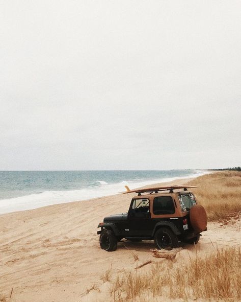 Beach Jeep, Cj Jeep, Surf Aesthetic, Vintage Jeep, Beach Cars, Surf Lifestyle, Surf Life, Mitsubishi Eclipse, By The Ocean