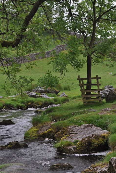 Rivers Streams, Pretty View, Stone Cottages, Pond Landscaping, Country Scenes, Peaceful Places, Alam Yang Indah, Garden Cottage, English Countryside