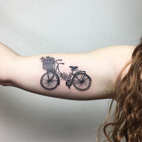 50 Cool Bicycle Women Tattoo Ideas to Make a Style Statement Tattoo Bike, Cycling Tattoo, Bicycle Tattoo, Bike Tattoos, Small Wrist Tattoos, Wrist Tattoos For Women, Skin Art, Blackwork Tattoo, Body Tattoos