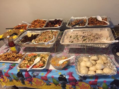 13 things you would find at typical Filipino party Filipino Food Party, Filipino Bbq, Food For Children, 1st Birthday Foods, Birthday Dinner Menu, Party Food Menu, Birthday Party Menu, Bbq Party Food, Pool Party Food