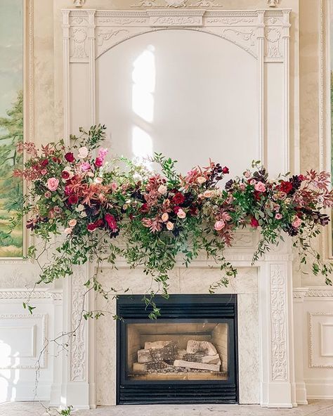 Mantel Floral Arrangements, Wedding Fireplace Decorations, Marsala Wedding Color, Deep Red Wedding, Wedding Fireplace, Wildflower Wedding Theme, Burgundy Wedding Colors, Altar Arrangement, Wedding Backyard Reception