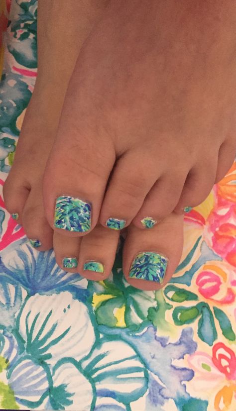 Lilly Pulitzer nails toenails nail art Wade and Sea pedi Lilly Pulitzer Nails, Lilly Pulitzer Prints, Lilly Pulitzer, Toe Nails, Lily Pulitzer, Class Ring, Hair And Nails, Nail Designs, Nail Art