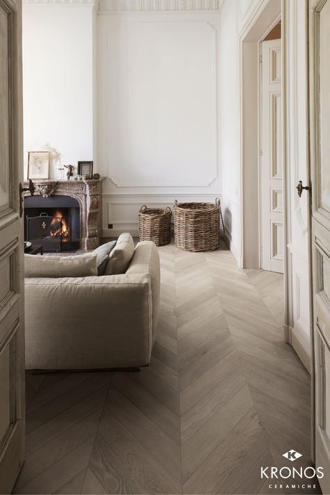 Floor design ideas: wood look effect porcelain stoneware tiles with chevron pattern. Collection by Kronos Ceramiche: Les Bois - Chevron Slavonia #kronostiles #kronosceramiche #madeinitaly #porcelaintiles #porcelainstoneware #gresporcellanato #grescerame #feinsteinzeug #tiles #luxurytiles #fliesen #tegels #carreaux #livingroom #livingroomdesign #woodtiles #floortiles #woodlook #darkwoodtiles #woodeffect #greseffettolegno #holzoptik #aspectbois #design #interiordesign #archilovers #architect Chevron Floor Tile, Chevron Tiles Floor, Timber Tiles, Wood Look Tile Floor, Living Room And Kitchen Design, Tile Floor Living Room, Chevron Tile, Living Room Tiles, Wood Look Tile