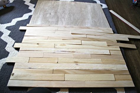 DIY art. Glue down shims, then paint!! This would add amazing texture- how cool would it be to do this as an accent wall in a small room?! Barn Wood Art, Wood Art Diy, Thrifty Decor Chick, Diy Wand, Thrifty Decor, Diy Headboard, Diy Holz, Into The Woods, Décor Diy