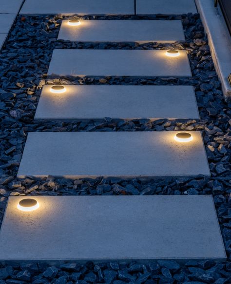 Modern Outdoor Garden Design, Paver Walkways To Front Door, Southwest Backyard, Walkway Pavers Ideas, Sauna Business, Pool Deck Lighting, Decking Lights, Deck Lighting Ideas, Pavers Walkway