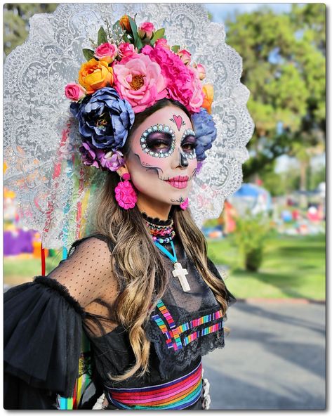 @lilylove213 Dia Los Muertos Costume, Makijaż Sugar Skull, Mexican Halloween Costume, Catrina Costume, Halloween Makeup Sugar Skull, Mexican Halloween, Male Gaze, Sugar Skull Costume, Halloween Make-up Looks