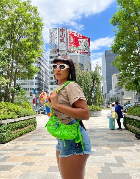 Japan Outfit Summer, Black Woman Makeup, Tina Snow, Tokyo Outfits, Tokyo Aesthetic, Japan Outfits, Woman Makeup, Naruto T Shirt, Makeup Selfie